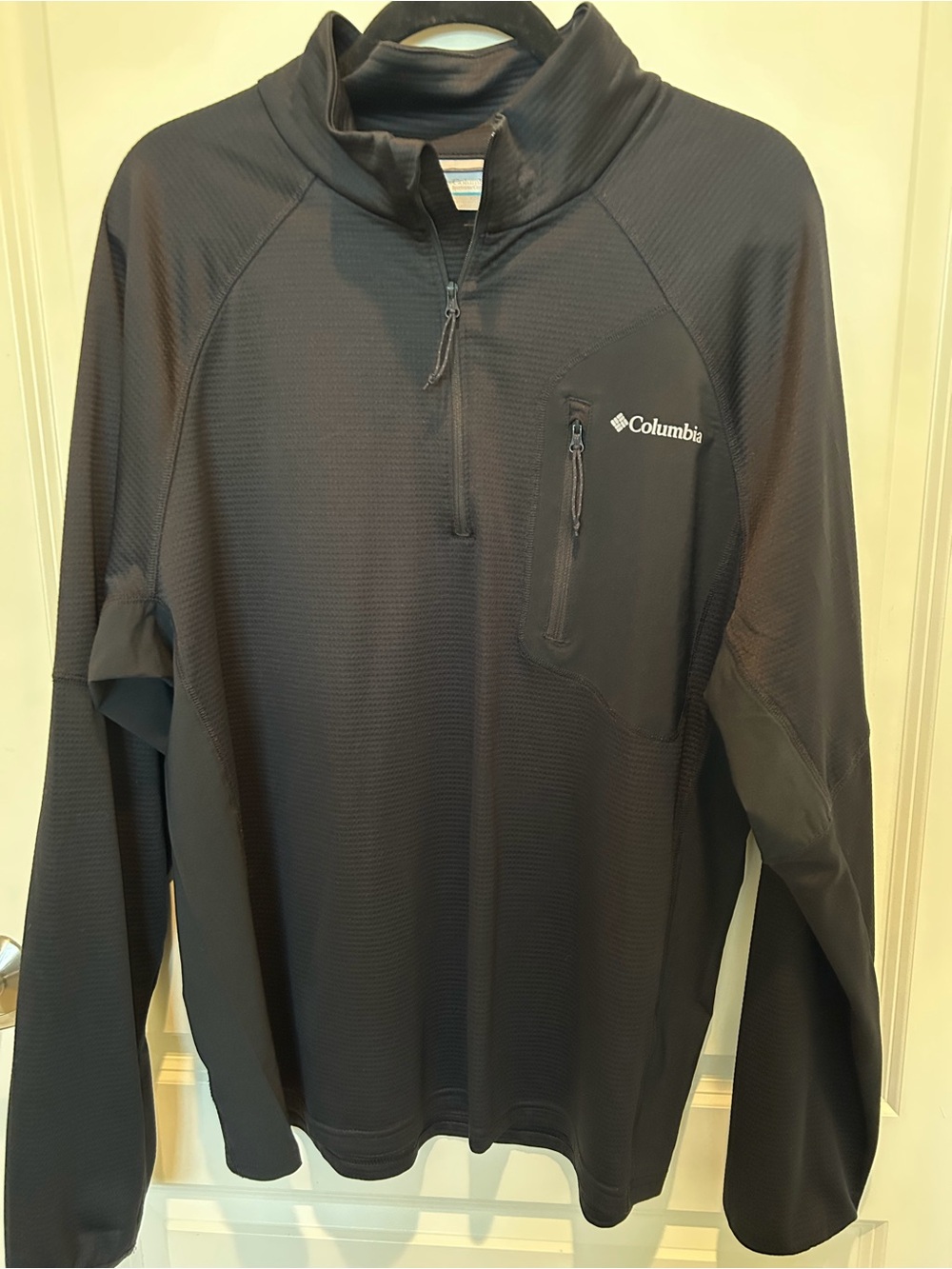Columbia Black Lightweight Performance Pullover
